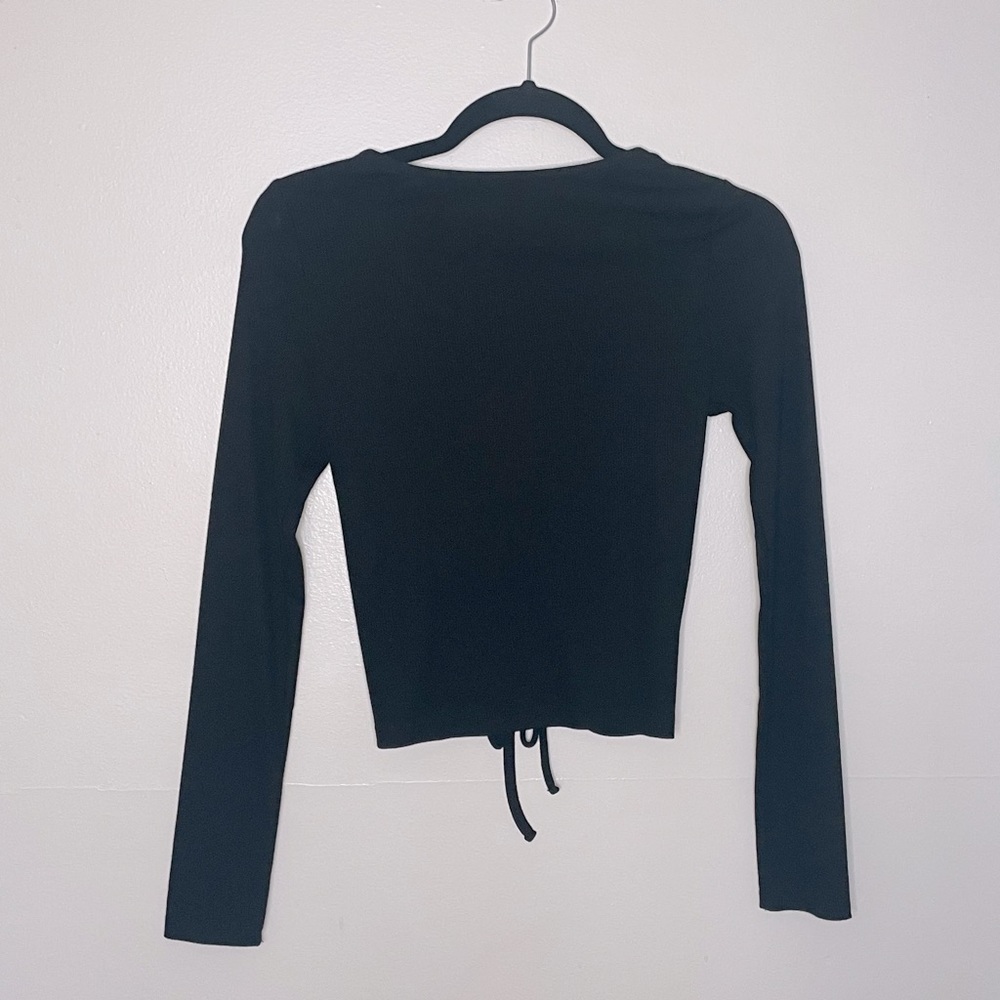 Black Front Cinch Top - Picture 2 of 2